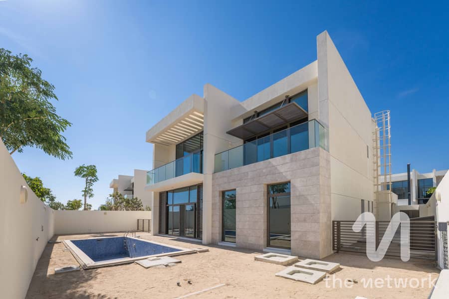 Private Pool | Ready to Move | 12 CHEQUES Private Pool | Ready to Move | 12 CHEQUES