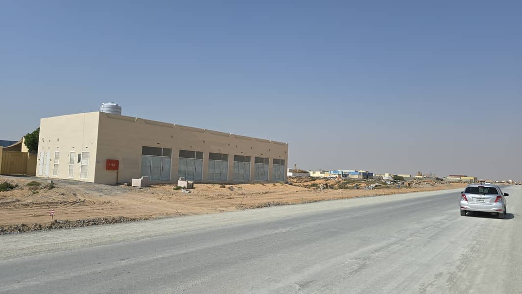 3 shop 430 sqft 6 Hani (1). jpeg