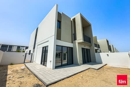 4 Bedroom Villa for Sale in Dubailand, Dubai - 4 Bed Plus Maid Villa on Park l Corner Unit