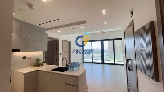 Private Jacuzzi| Smart Home| 2 Balconies| Vacant