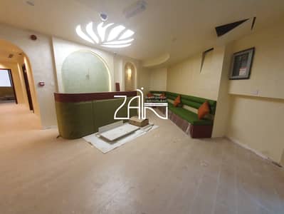 Office for Rent in Hamdan Street, Abu Dhabi - 1 (8). jpg