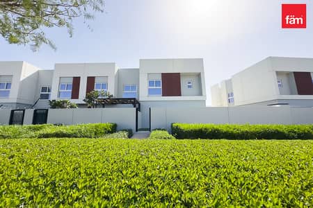 Vacant Elegant 4-Bedroom Corner Townhouse