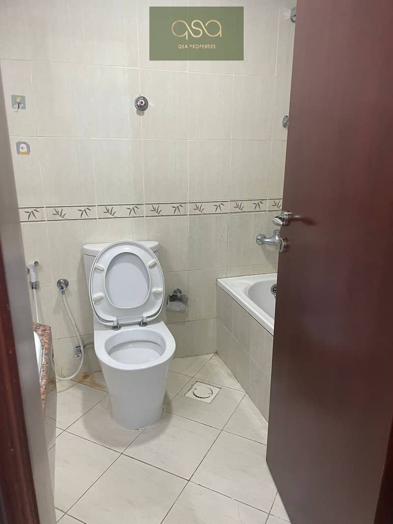 6 1e305b96-0f68-4869-b5a8-bd2dcb933e98. jpg