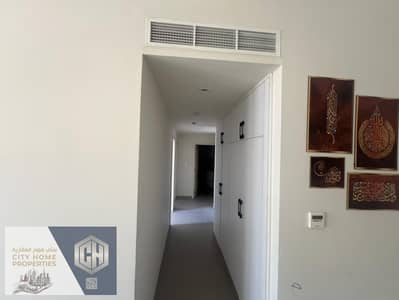 Al Mowaihat 3 is close to Mohammed bin Zayed Street and Al Tallah