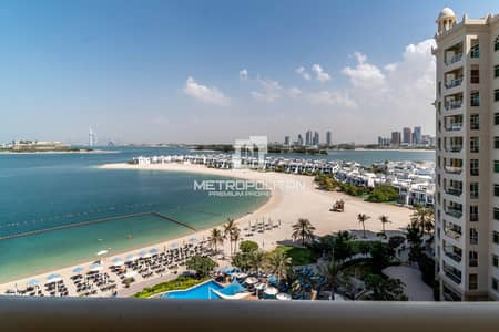 1 Bedroom Flat for Sale in Palm Jumeirah, Dubai - Sensational Views | Beach Access | Great Price