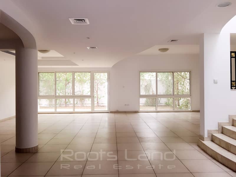Complex Villa Ideal Location Negotiable Complex Villa Ideal Location Negotiable