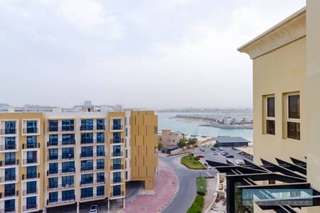 2 Bedroom Apartment for Rent in Al Hamra Village, Ras Al Khaimah - Large Balcony, Top Floor, Closed Kitchen