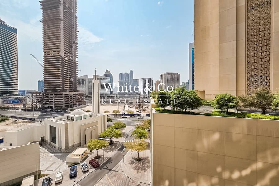 Hot Sale | Furnished | Dubai Mall Access Hot Sale | Furnished | Dubai Mall Access