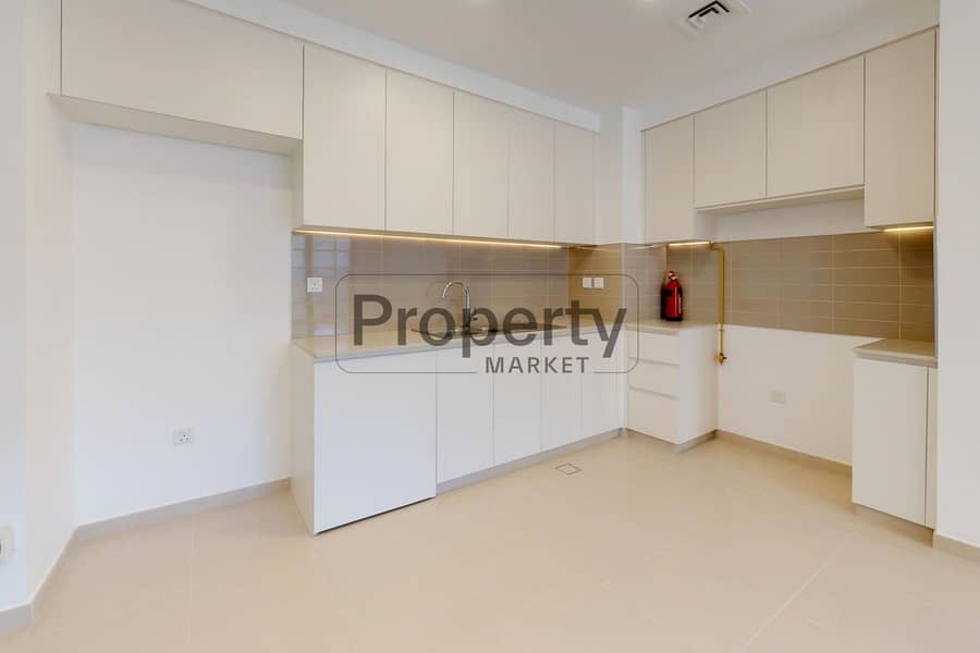 4 U-0747-Town-Square-Zahra-Breeze-4A-2BR-Kitchen. jpg