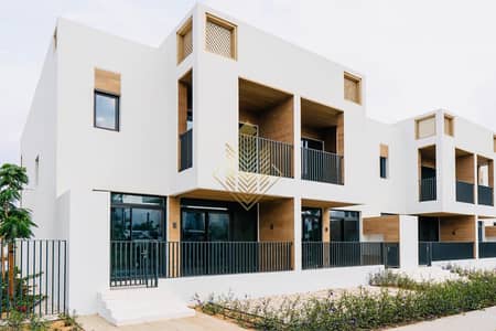 3 Bedroom Townhouse for Rent in Arabian Ranches 3, Dubai - Middle Unit | Skylight Feature | Facing Park