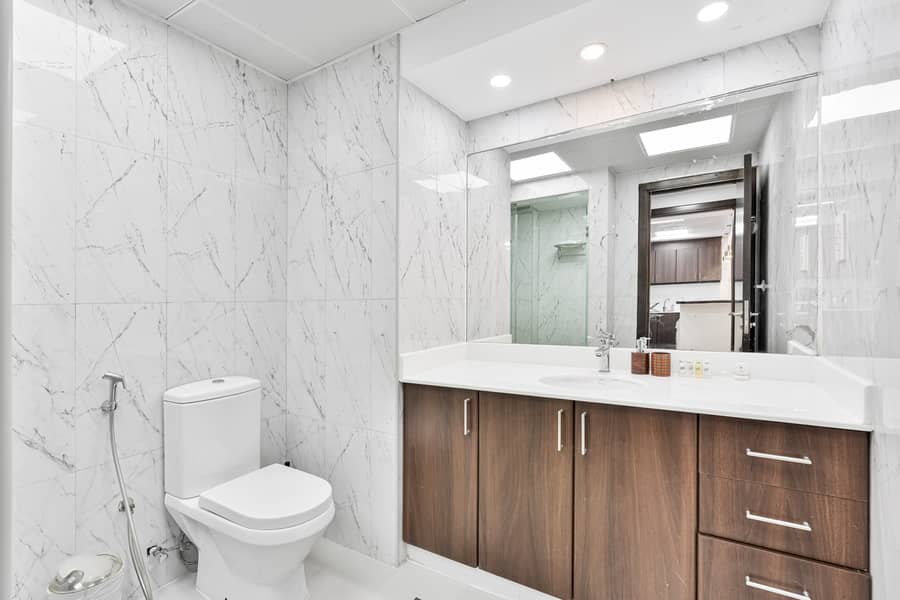 13 Full Bathroom (1). jpeg
