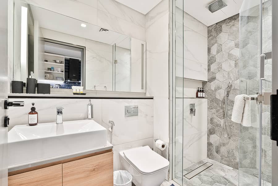 11 Bathroom. jpg