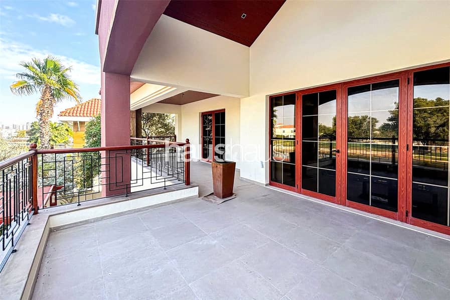 Prime Location | Upgraded | Lake View Prime Location | Upgraded | Lake View