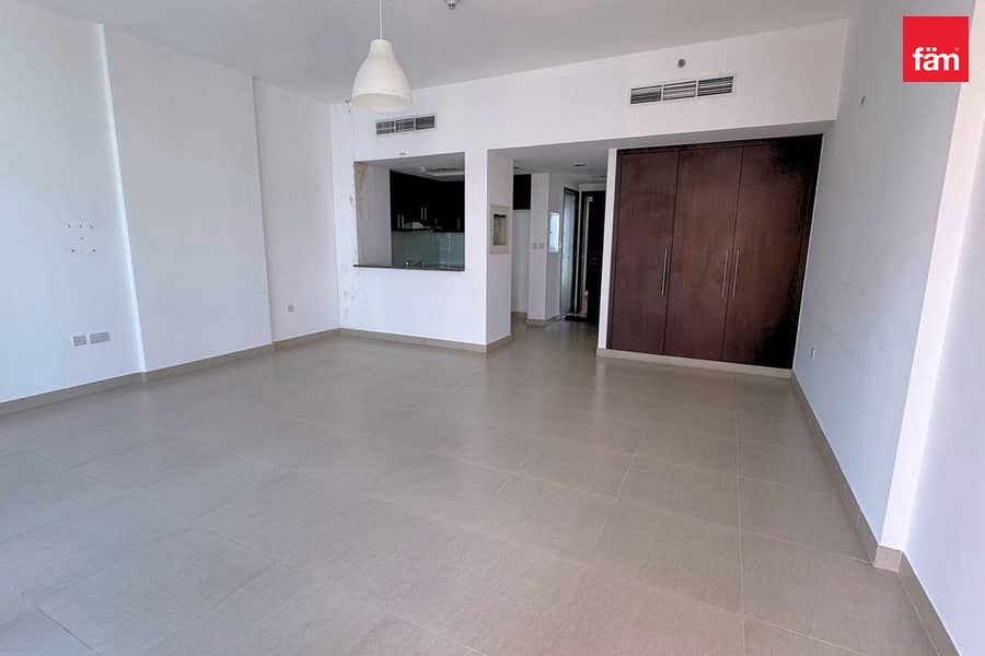 Huge layout | Close to canal, metro | High floor Huge layout | Close to canal, metro | High floor