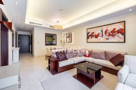 1 Bedroom Flat for Rent in Palm Jumeirah, Dubai - Fully Furnished | Unique Layout | Pool View