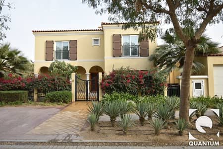 Immaculate Villa in Top Location by Pool Immaculate Villa in Top Location by Pool