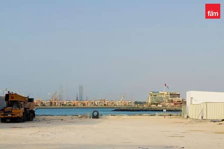 Plot for Sale in Jumeirah, Dubai - Prime Investment in La Mer| Exclusive