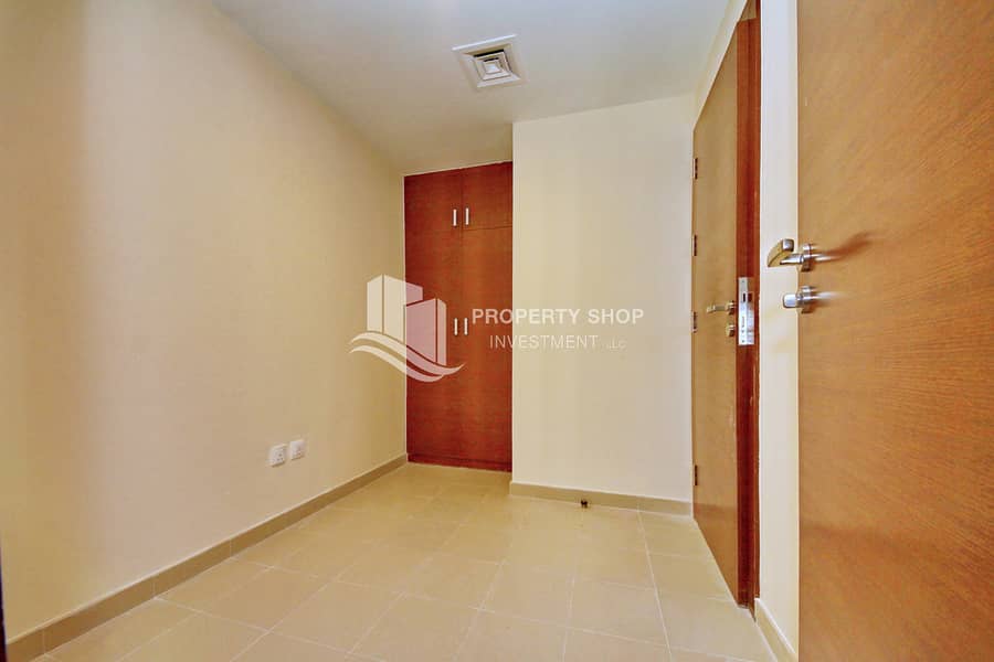 9 3-bedroom-apartment-al-reem-island-shams-abu-dhabi-gate-tower-maidsroom. JPG