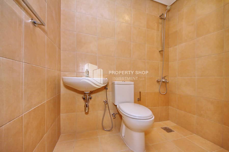 14 3-bedroom-apartment-al-reem-island-shams-abu-dhabi-gate-tower-maids-bathroom. JPG
