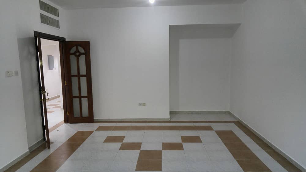 Spacious 3Br with attached wardrobes in Khalifa Street. only 70K.