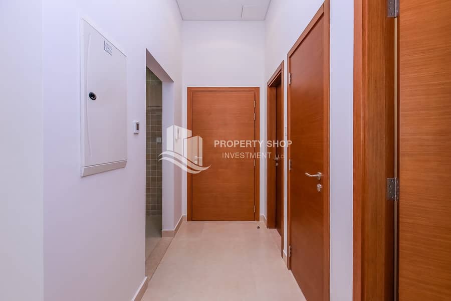 6 1-bedroom-apartment-abu-dhabi-yas-island-ansam-tower-3-foyer. JPG