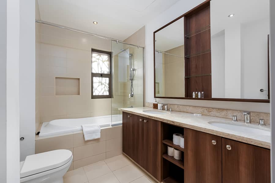 11 Bathroom 2. JPG