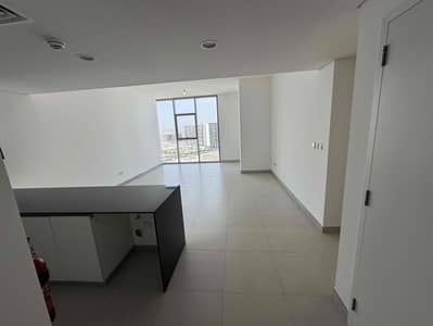 Vacant Ready to move I Park Facing 2BHK with balcony for rent I Higher floor .