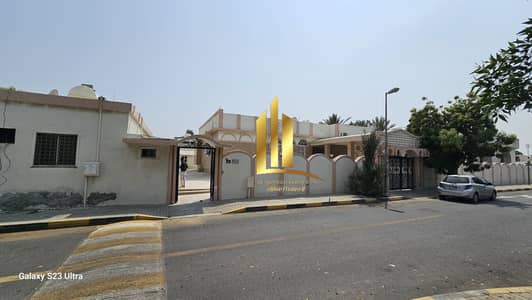 For sale villa in Sharjah - Halwan area