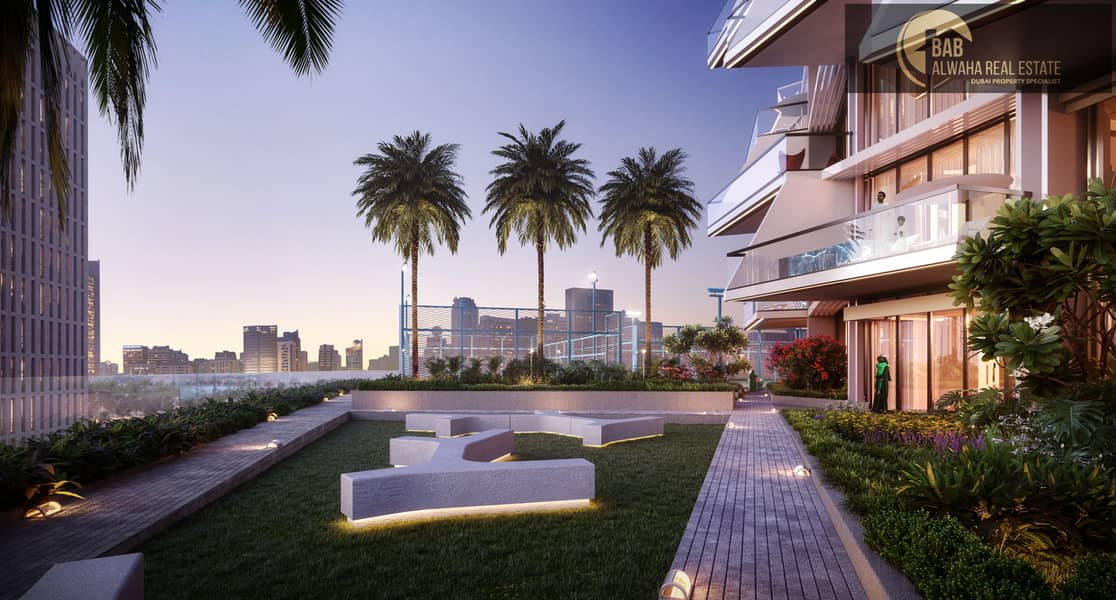 2 Exterior Royale 5. jpg