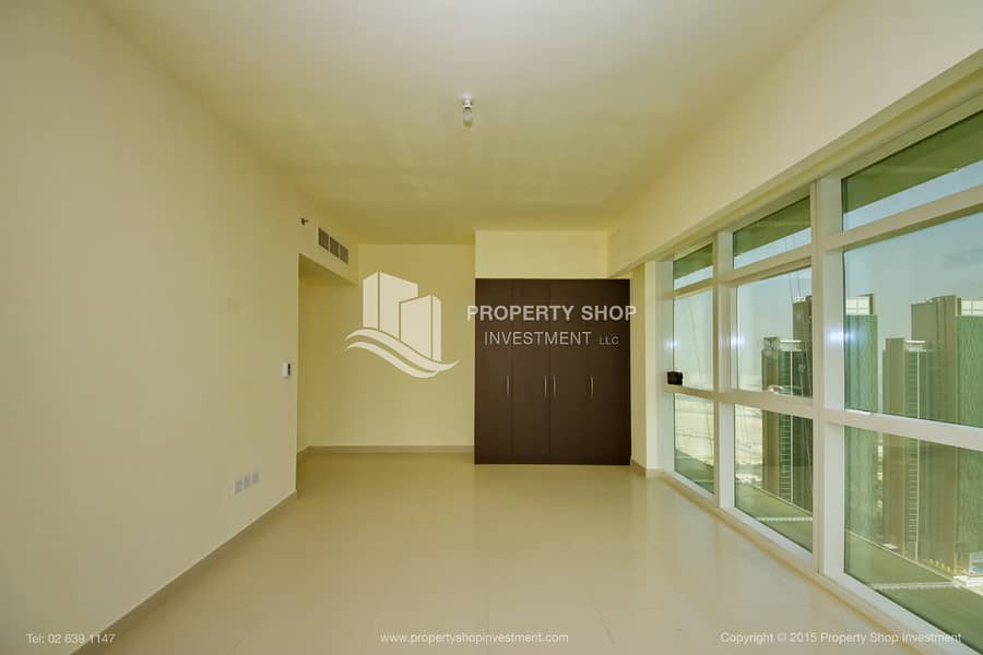8 3-bedroom-apartment-abu-dhabi-al-reem-island-marina-square-tala-tower-master-bedroom-1. JPG