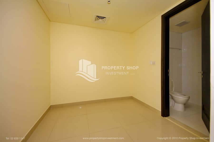 9 3-bedroom-apartment-abu-dhabi-al-reem-island-marina-square-tala-tower-maidsroom. JPG