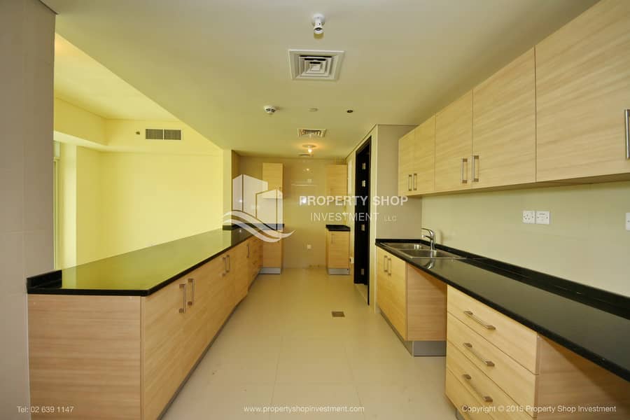 11 3-bedroom-apartment-abu-dhabi-al-reem-island-marina-square-tala-tower-kitchen. JPG