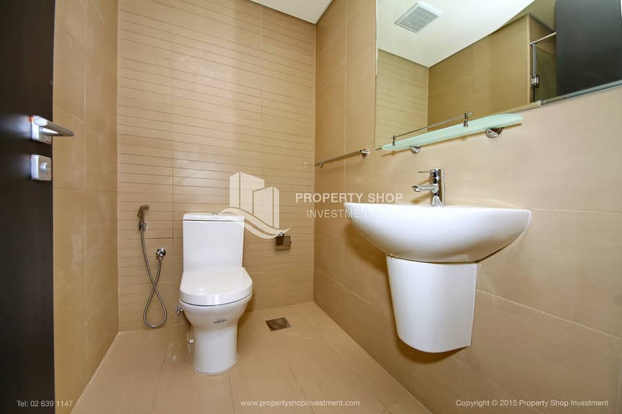 12 3-bedroom-apartment-abu-dhabi-al-reem-island-marina-square-tala-tower-bathroom. JPG