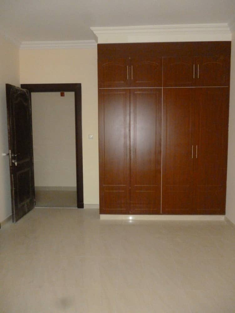Free parking 2 bedroom apartment with 2 master rooms on Main Street Free parking 2 bedroom apartment with 2 master rooms on Main Street