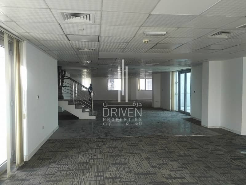 Corner | Duplex | High floor | office with balcony