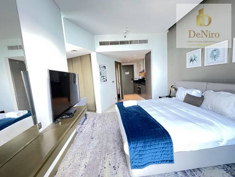 stunning canal view- Two Balconies – Book now - Image 6