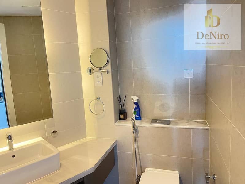 stunning canal view- Two Balconies – Book now - Image 11