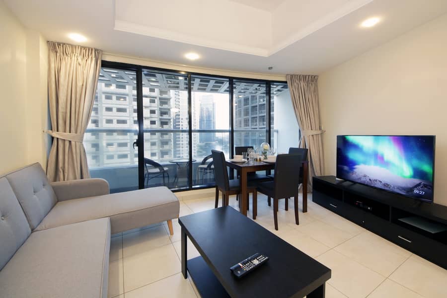 Walk to the Metro| Prime Location | Weekly cleaning Walk to the Metro| Prime Location | Weekly cleaning