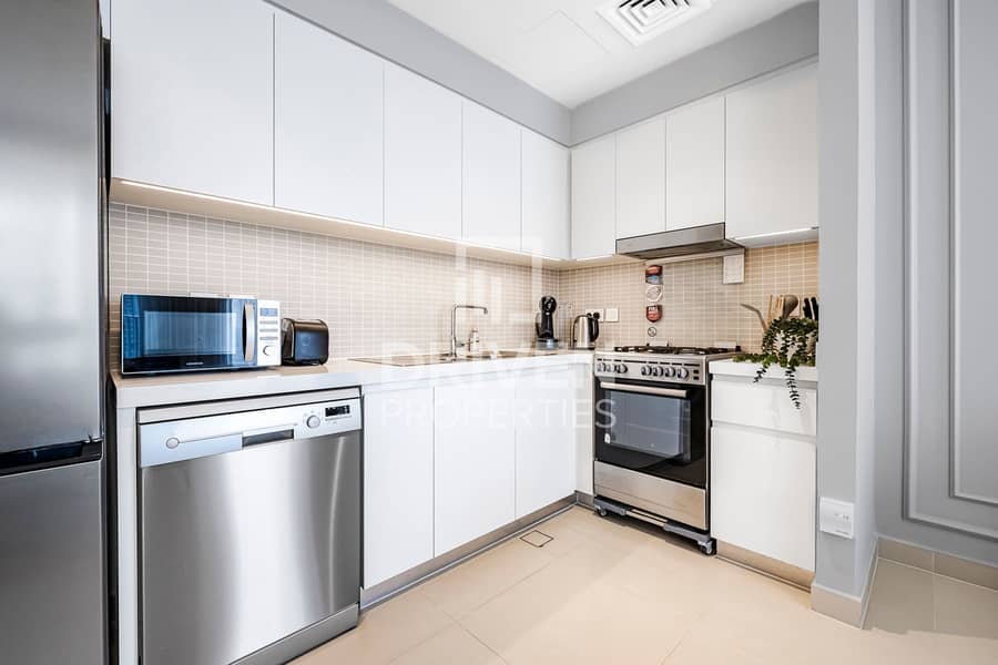 Exclusive | Fully Furnished | Stunning Sea View - Image 9