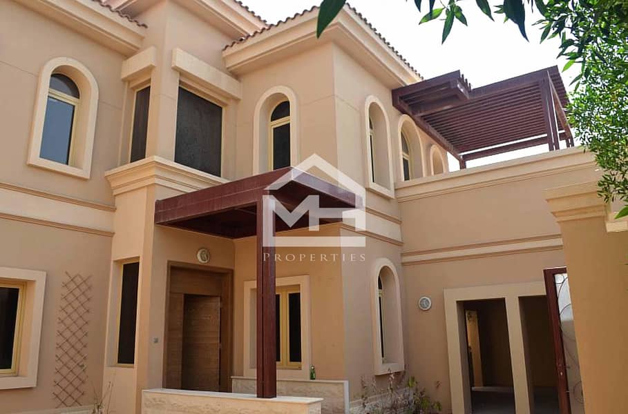 4BR Villa w/ Private Pool + Garden 4BR Villa w/ Private Pool + Garden