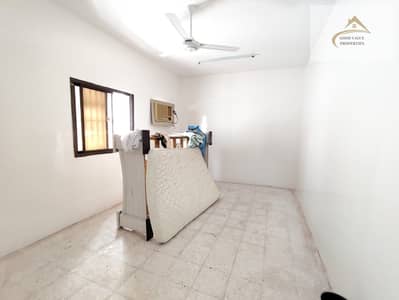 Spacious 4Bhk Villa Just 60k One Payment Master room Big Hall Central Gas Car parking erea Near to Al qadsia Park