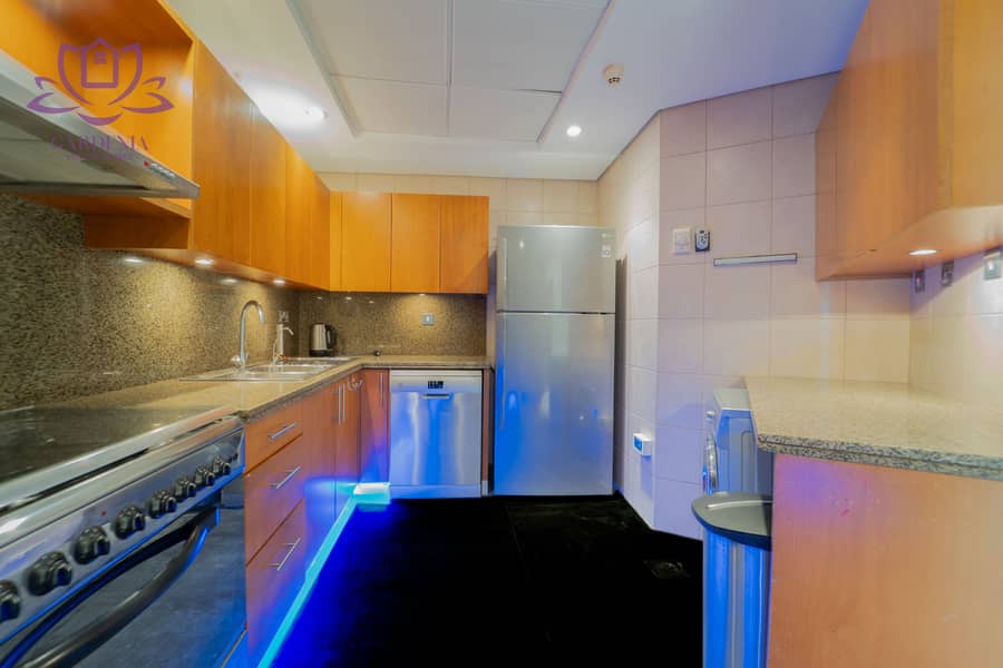 14 Kitchen 2. jpg
