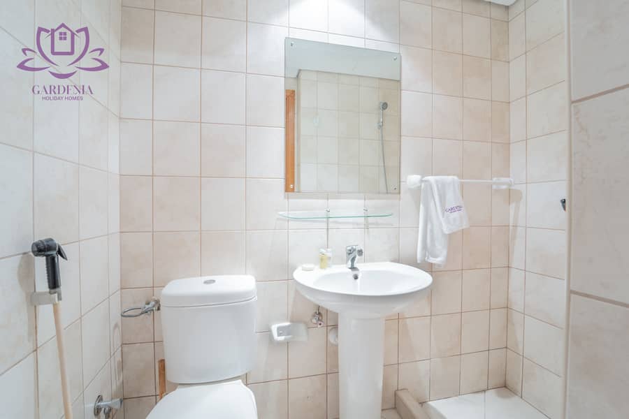 32 Maids Bathroom. jpg