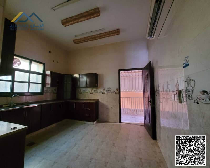 10 0d249b96-8704-4375-8c40-664c83cbe7aa. jpg