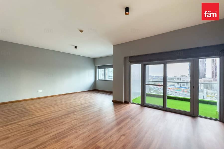 Larger layout | Upgraded | Near the metro Larger layout | Upgraded | Near the metro