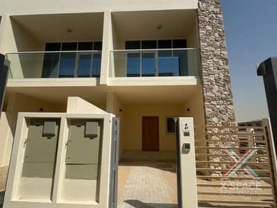 Corner Villa | Spacious 2-Bedroom | Vacant