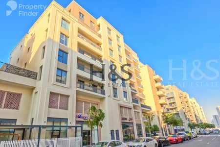 1 Bedroom Flat for Sale in Al Khan, Sharjah - Posh & Luxury |Fully Furnished Luxury 1-Bedroom Apartment | Pool View