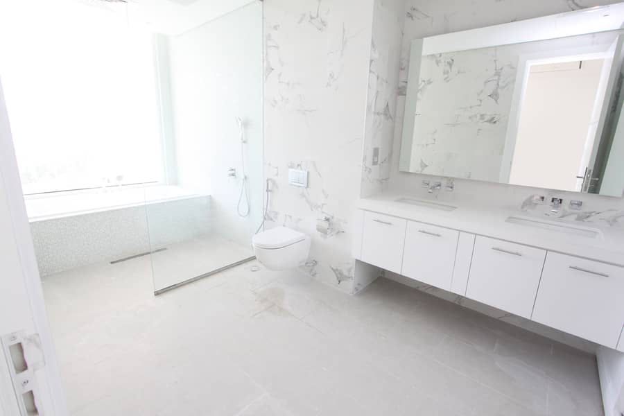 14 Marina_Atzert_Dubai_Real_Estate_AlBarari_7thHeaven_Rent_Flat_2Bed_Master_Bathroom. JPG