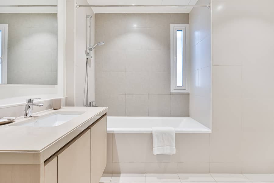 12 Full Bathroom. jpeg