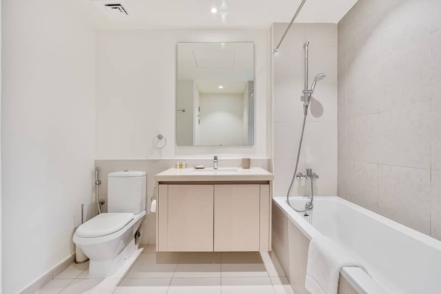 13 Full Bathroom (1). jpeg